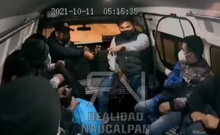 "Teléfonos a la mano o les suelto un balazo": asalto con todo y disparos en combi de Naucalpan