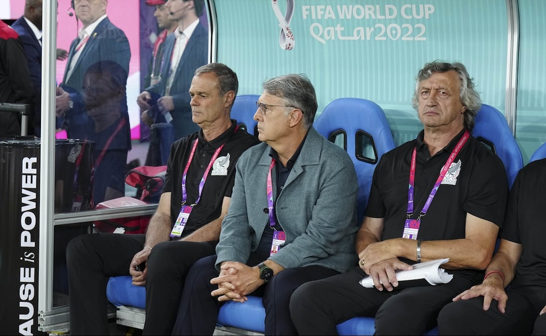 Gerardo Martino en la banca de México en el partido contra Polonia en Qatar 2022 - FOTO: Imago7