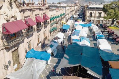 CNTE demanda aumento salarial, autos y hoteles