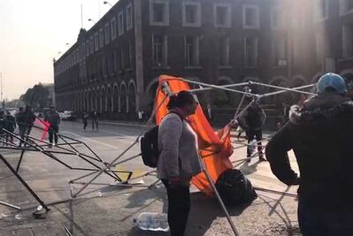 Desalojan a comerciantes ambulantes en Toluca