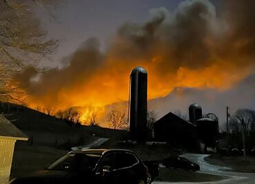 Descarrilamiento de tren provoca gran incendio y evacuaciones en Ohio