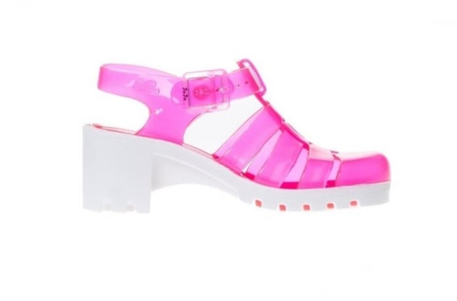 Alerta tendencia: los jelly shoes de plástico vuelven para arrasar en tu armario