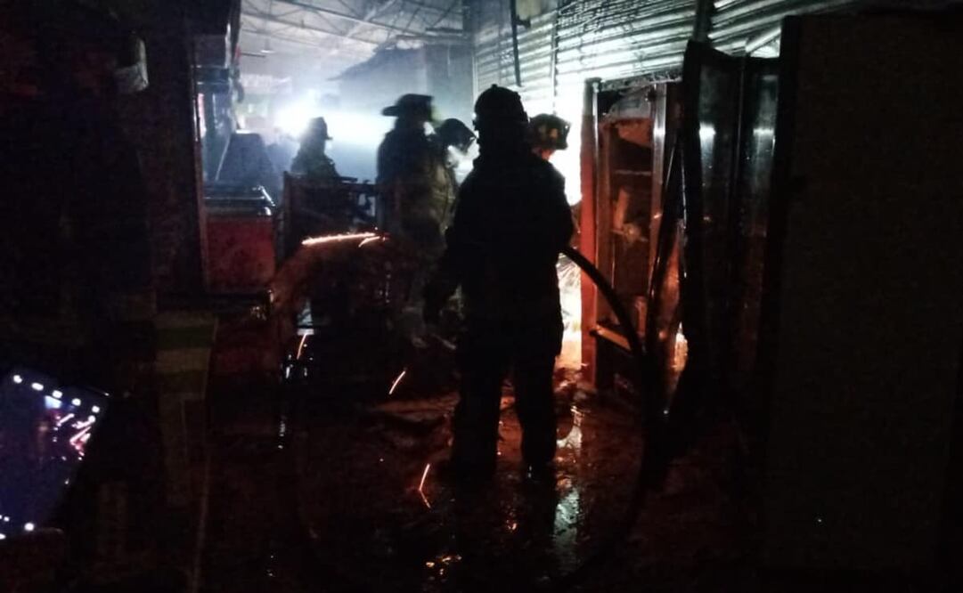 Autoridades indagan las causas del siniestro. Foto: Especial