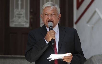 Piden venezolanos a AMLO retirar invitación a Nicolás Maduro