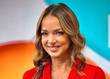 Adamari López se llevó todas las miradas con minifalda y bucaneras