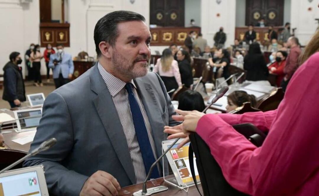 Federico Döring critica a Sheinbaum por "robo" de funcionarios y urge a Batres a evitar crisis en la CDMX. Foto: Omar Díaz