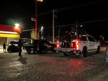 Controlan intento de motín y fuga de reos en penal de Zacatecas; se extienden bloqueos carreteros
