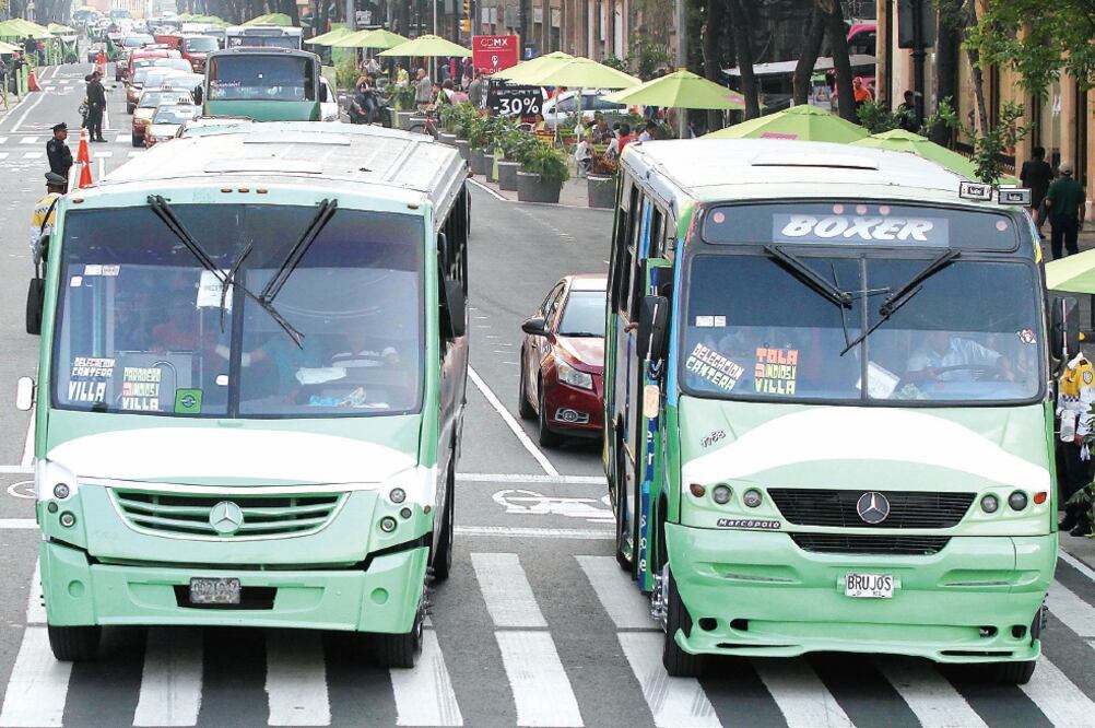 El proyecto que inicia hoy está dirigido a los transportistas de las 108 rutas que circulan por la ciudad de México (ARCHIVO EL UNIVERSAL)