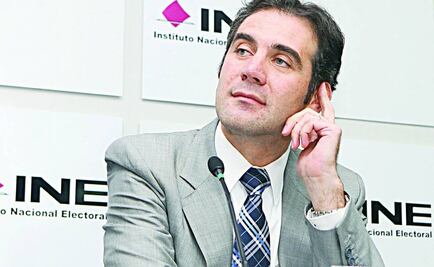 Córdova, espionaje y un pastel con 2 velitas