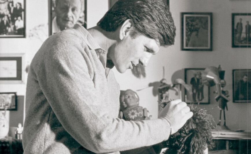 Mario Lavista con su perro “El ceniza”, en 1990. Foto: Paulina Lavista