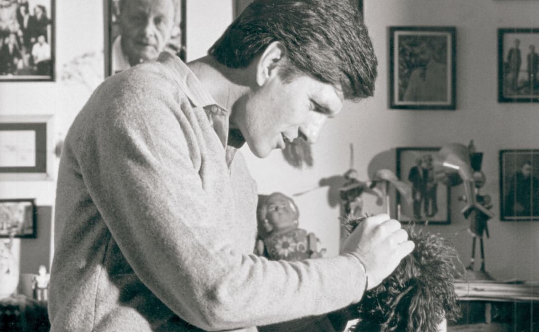 Mario Lavista con su perro “El ceniza”, en 1990. Foto: Paulina Lavista