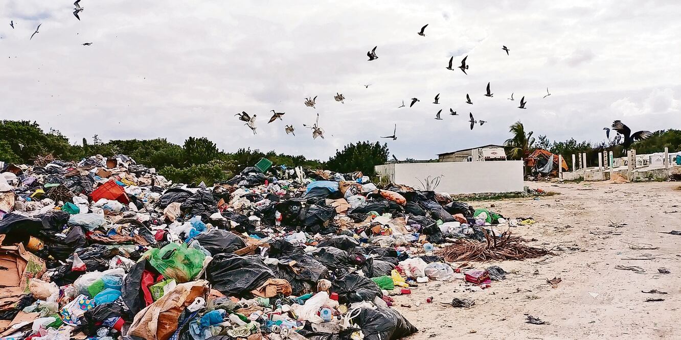 La basura en Holbox es otro de los problemas que urge resolver en la entidad, ya que generan diariamente 30 toneladas de residuos sólidos (ADRIANA VARILLAS)