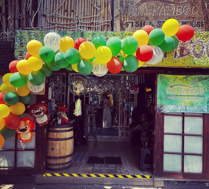 Restaurante con temática de Cruz Azul - Foto: Facebook de "Isla Bamboo"