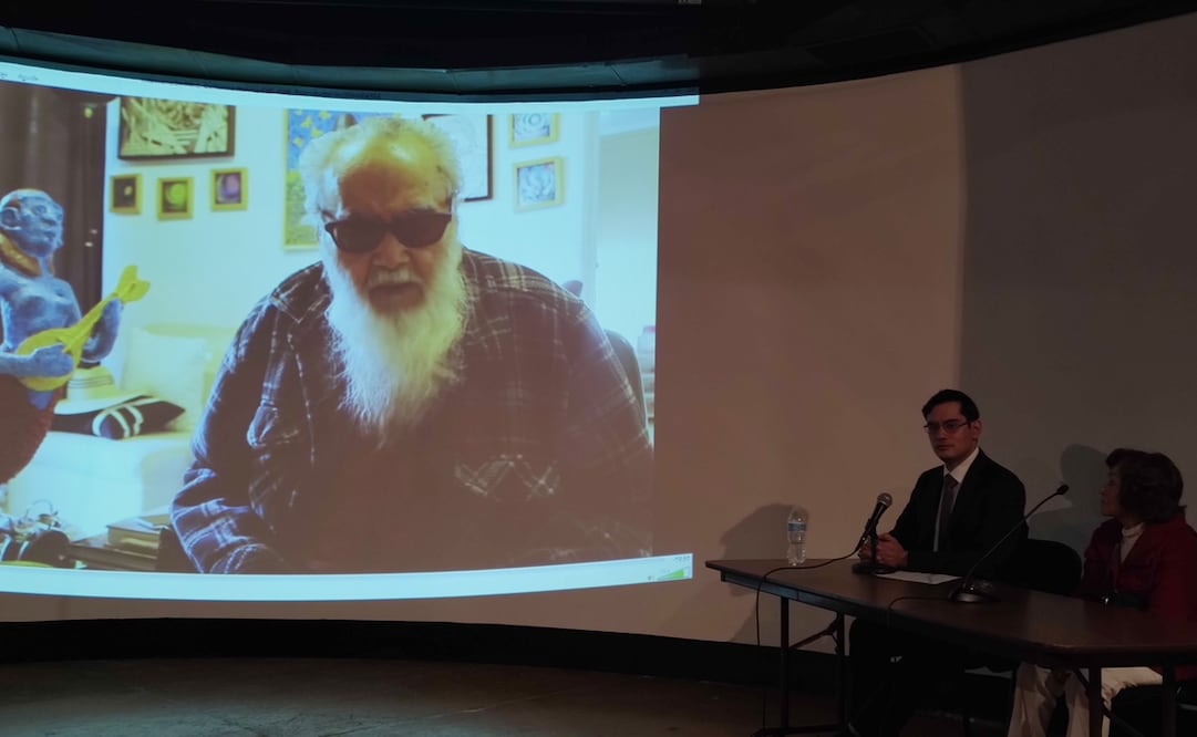 El artista Guillermo Monroy vía remota y Jesús Vega, vocero de la Iniciativa Ciudadana por la Defensa del Centro SCOP. Foto: Cristopher Cabello/EL UNIVERSAL.