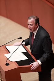 Crónica. Comparecencia de Meade con sabor a humo blanco