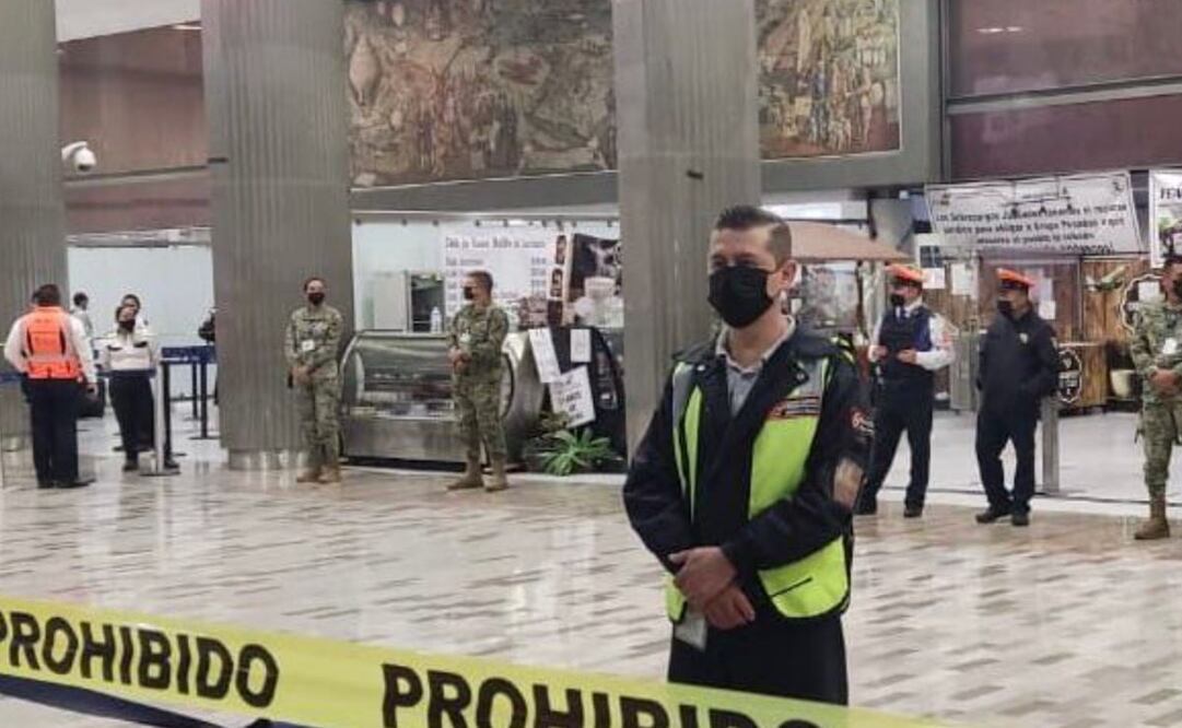 Desalojan plantón de extrabajadores de Mexicana en AICM. Foto: @EsDeVoladaMX