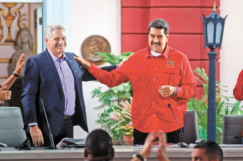 Los presidentes de Cuba, Miguel Díaz-Canel, y de Venezuela, Nicolás Maduro, respectivamente, durante el cierre del Foro de Sao Paulo. Foto/RAYNER PEÑA. EFE