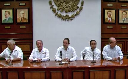 Suspenden desfile en Querétaro por agresiones de maestros