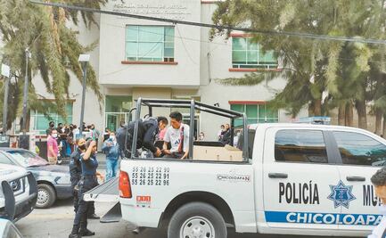 Se enfrentan feministas con policías y vecinos