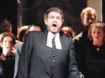 Tras acusaciones, Domingo y la Met anuncian retiro del tenor en esa casa