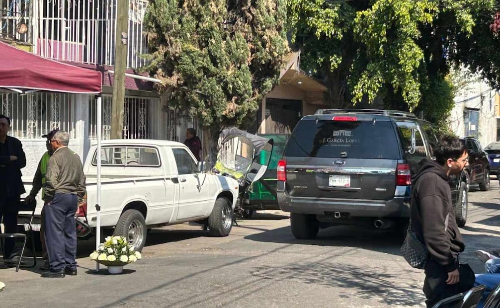 Entre el rugir de motocicletas despiden a Roberto Hernández; familiares exigen que el caso se investigue como homicidio doloso.
Foto: Juan Carlos Williams.