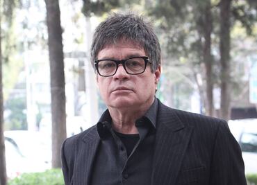 Alejandro Camacho vive un amor transformado con Rebecca Jones