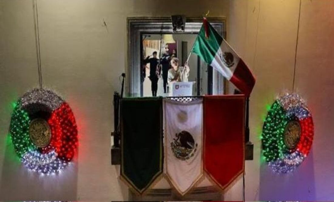 Martha Guerrero recuerda a víctimas de Iztapalapa durante el Grito en Los Reyes La Paz. Foto: Epsecial