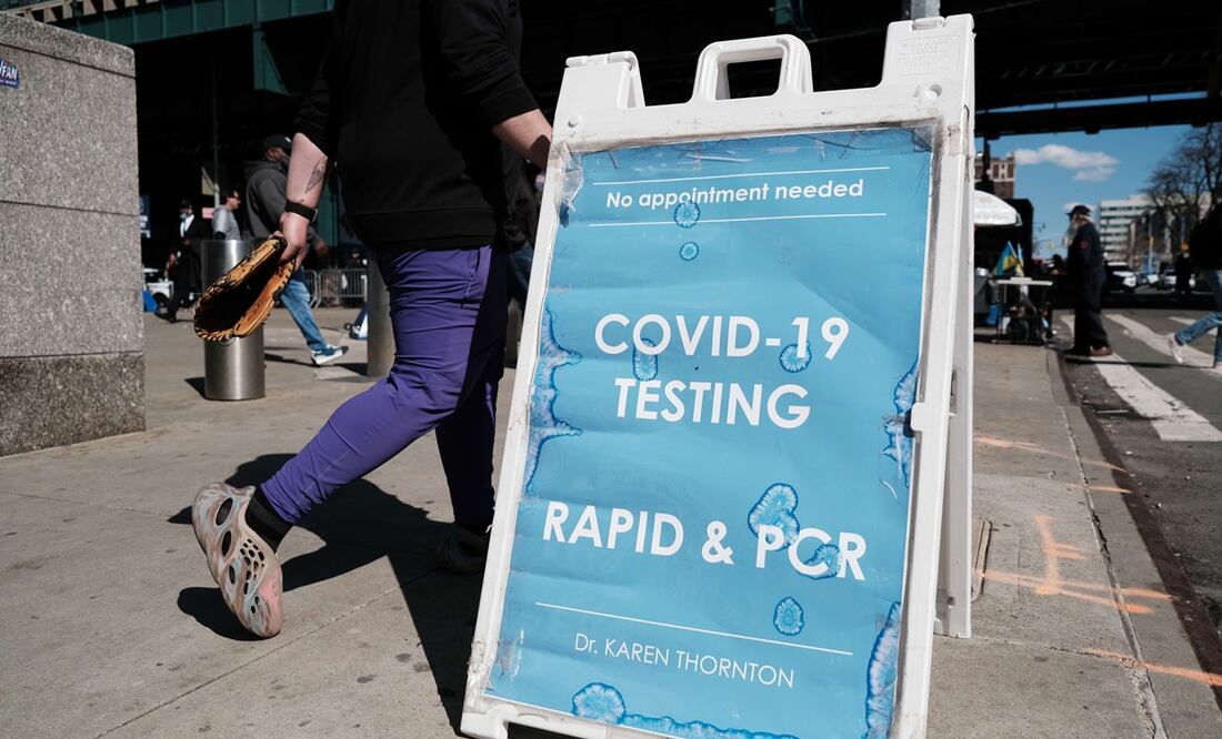 El analizador de aliento InspectIR COVID-19 tiene un tamaño aproximado al de una pieza de equipaje de mano. Foto: AFP