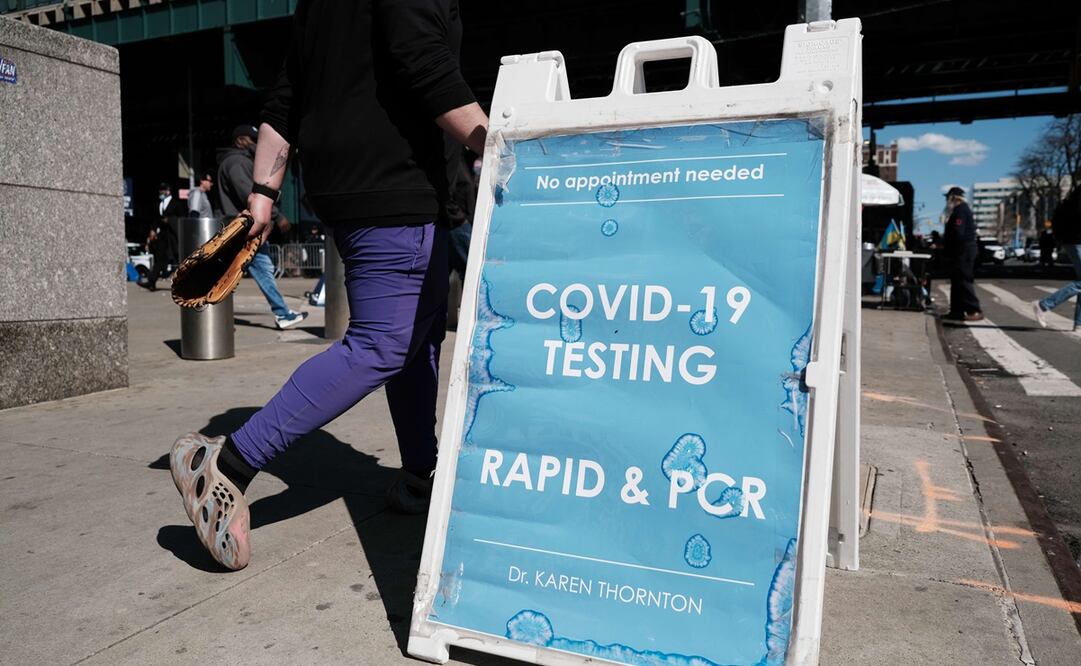El analizador de aliento InspectIR COVID-19 tiene un tamaño aproximado al de una pieza de equipaje de mano. Foto: AFP