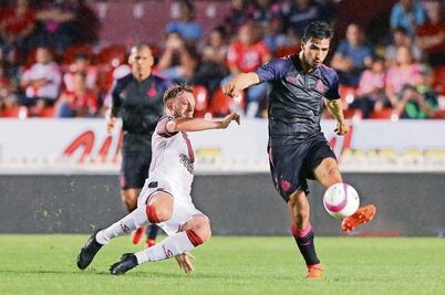 Oswaldo Alanís puede romper contrato con Chivas