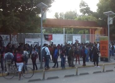 Toman CU en Oaxaca; se quedan sin clases 20 mil