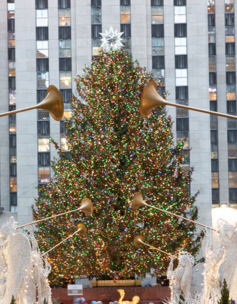 La historia del icónico árbol navideño del Rockefeller Center