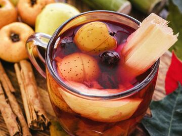 Cuántas calorías y azúcares tiene el ponche de frutas