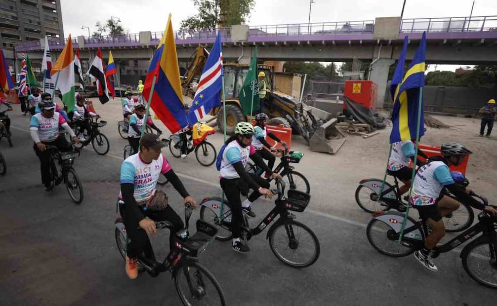 Ciclistas sobre la nueva ciclovía La Gran Tenochtitlán. Foto: Diego Simón Sánchez / EL UNIVERSAL