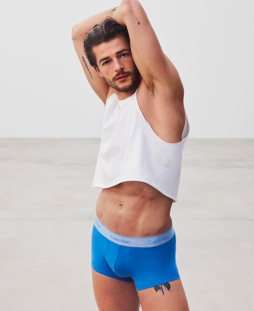 Boxers azules de Calvin Klein. Foto: Instagram @calvinklein