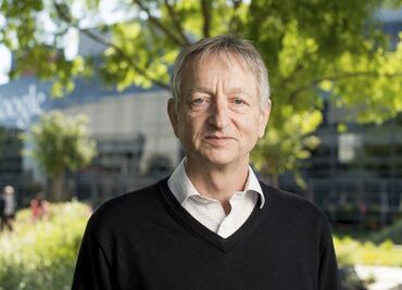 ¿Quién es Geoffrey Hinton, conocido como “padre de la IA”, que renunció a Google?