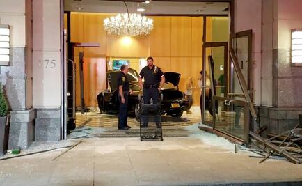 Auto choca contra edificio de Trump en Nueva York; hay 3 heridos