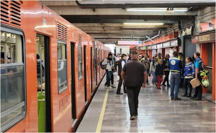 Elementos de la policía retiran a mujer e hija del Metro por pedir dinero; otras usuarias intentan defenderla