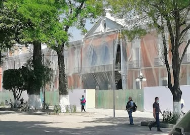 Emplayado y amurallado, así luce el Palacio de Gobierno de Tlaxcala por marcha del 8M 2022