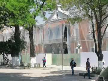 Emplayado y amurallado, así luce el Palacio de Gobierno de Tlaxcala por marcha del 8M 2022