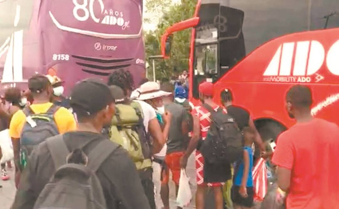 Los cerca de 500 migrantes detenidos en La Coma no explicaron si los camiones de transporte foráneo fueron rentados por su cuenta o quién se los proporcionó; sólo indicaron que buscaban llegar a Coahuila. Foto: Especial.