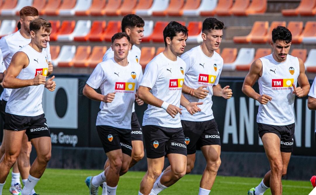 FOTO: Valencia anuncia su convocatoria para el partido ante la Selección Mexicana - @valenciacf
·