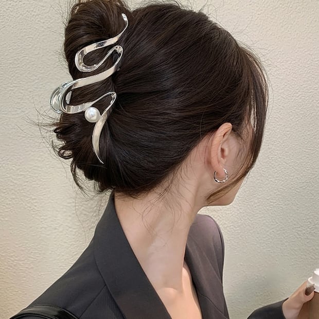 Las pinzas para el cabello son nuestras mejores aliadas. Foto: Instagram @sama_accesoriosmx