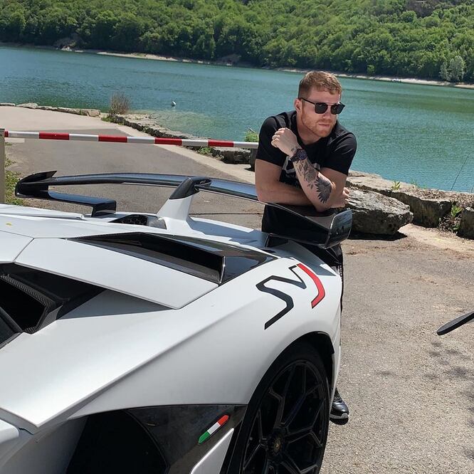 Canelo presume Lamborghini previo a GP de Mónaco
