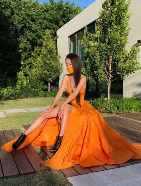 Vera Wang presume abdomen de acero a sus 70 años