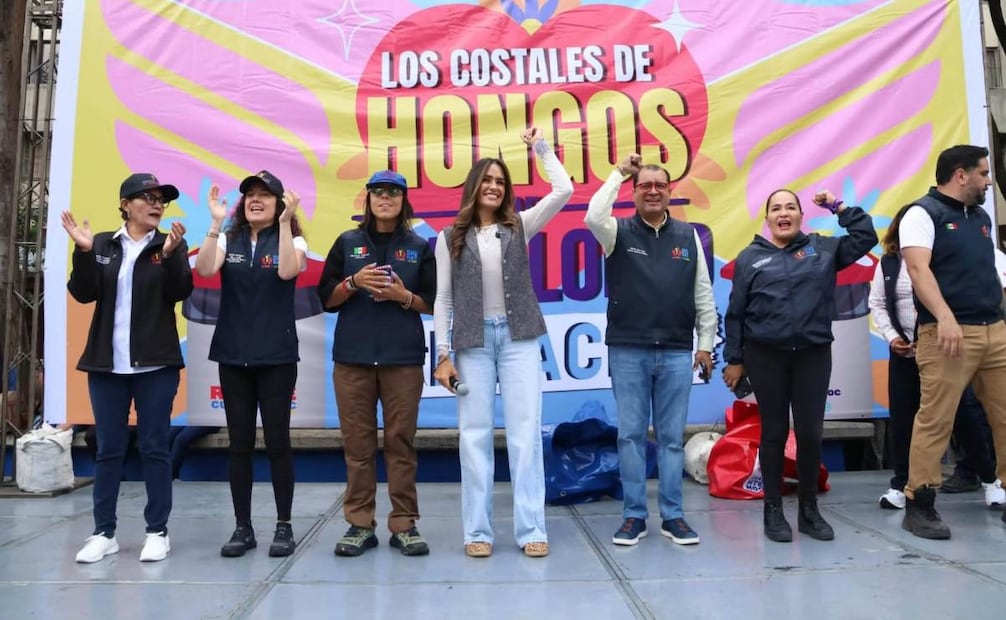 Cuauhtémoc recupera los “hongos” de Tlatelolco; entrega mil 200 costales y siete carritos de recolección de basura.
Foto: Especial.