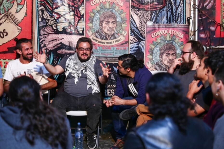 Hombres necios van por deconstruir el machismo