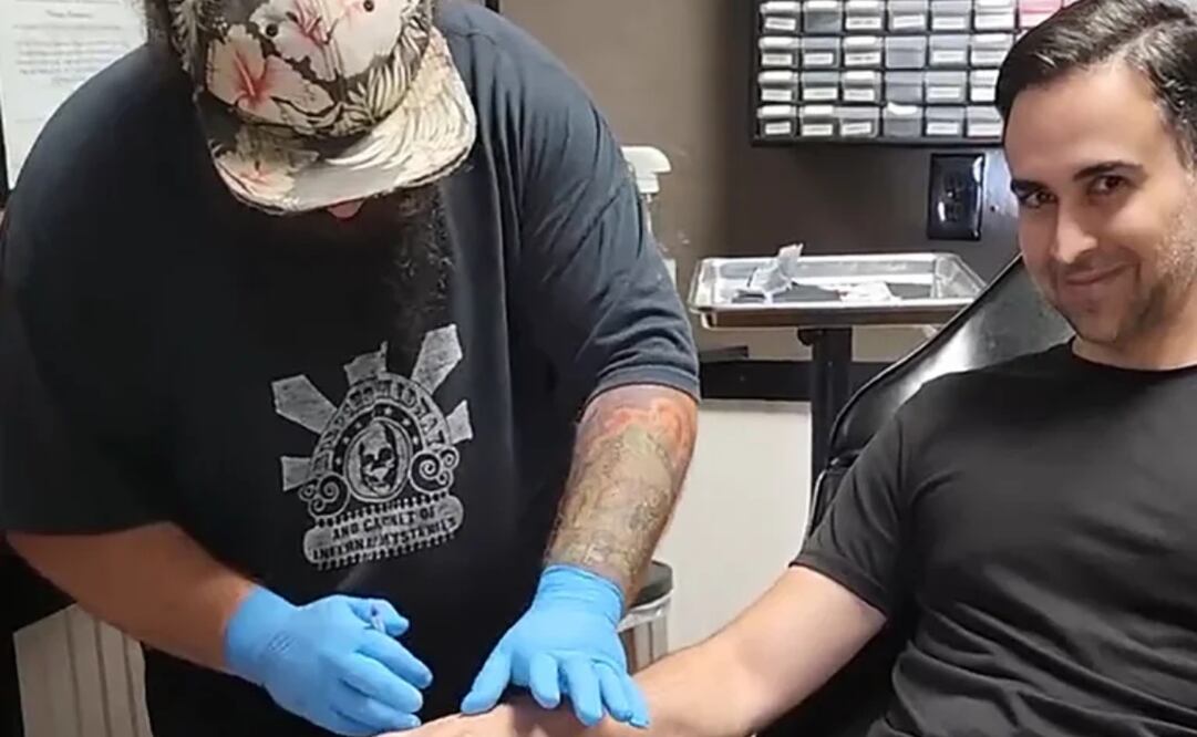 Este joven se las ha ingeniado para tener siempre la llave de su auto en la palma de su mano, literalmente. Imagen: Twitter (@BrandonDalaly)