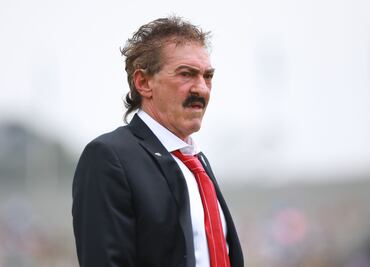 La Volpe felicitó a Edson Álvarez por su inminente llegada a Europa