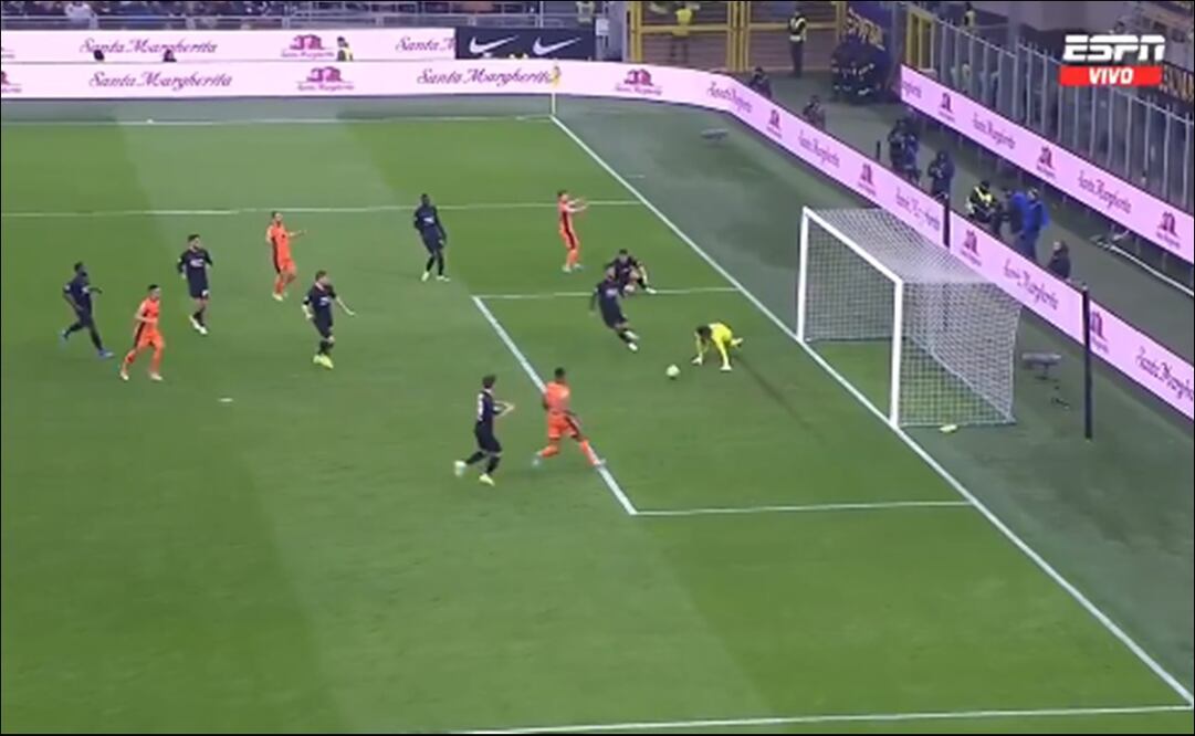 El insólito error de Memo Ochoa / Foto: Especiales